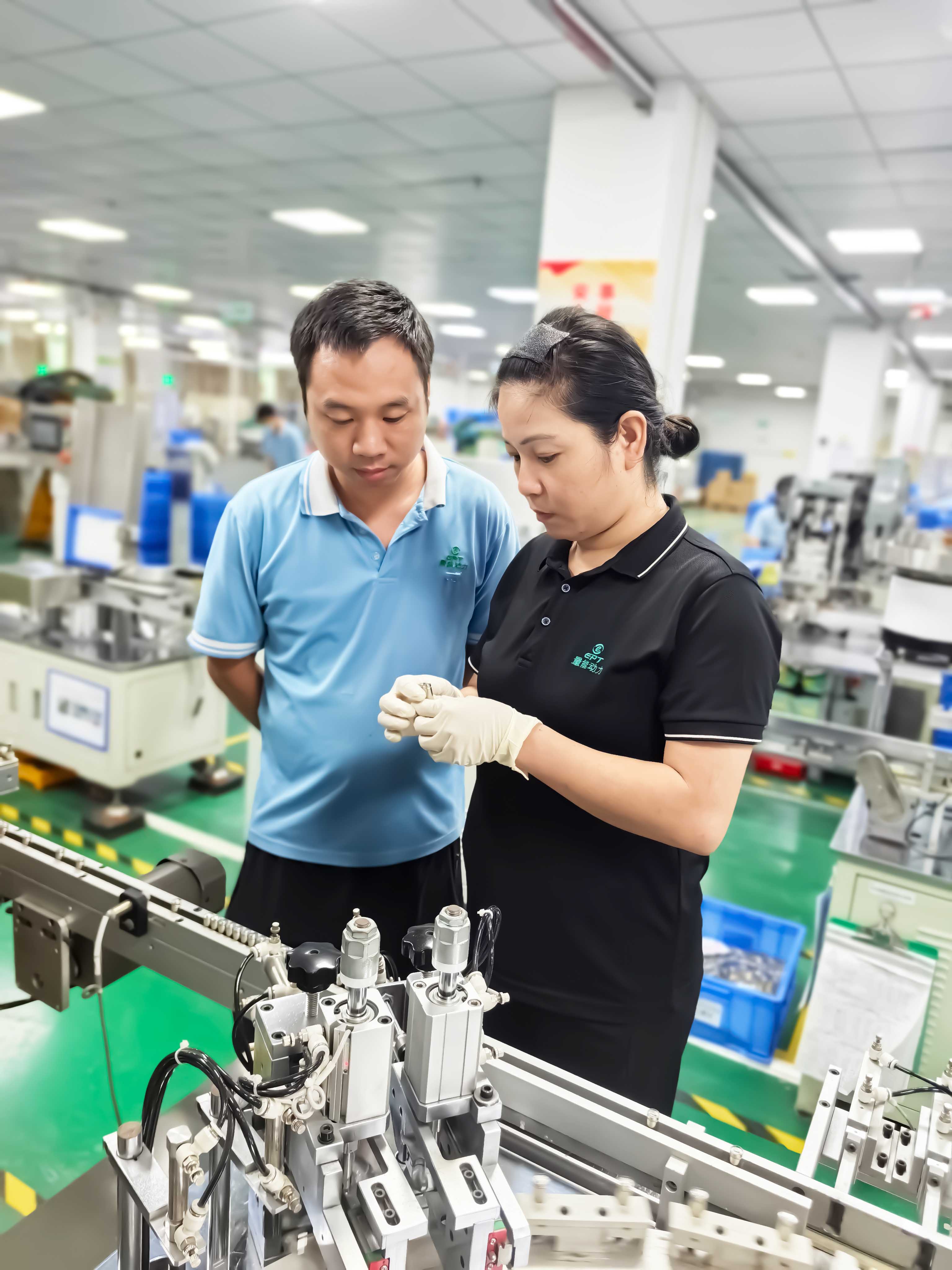 電池工人 電池工人