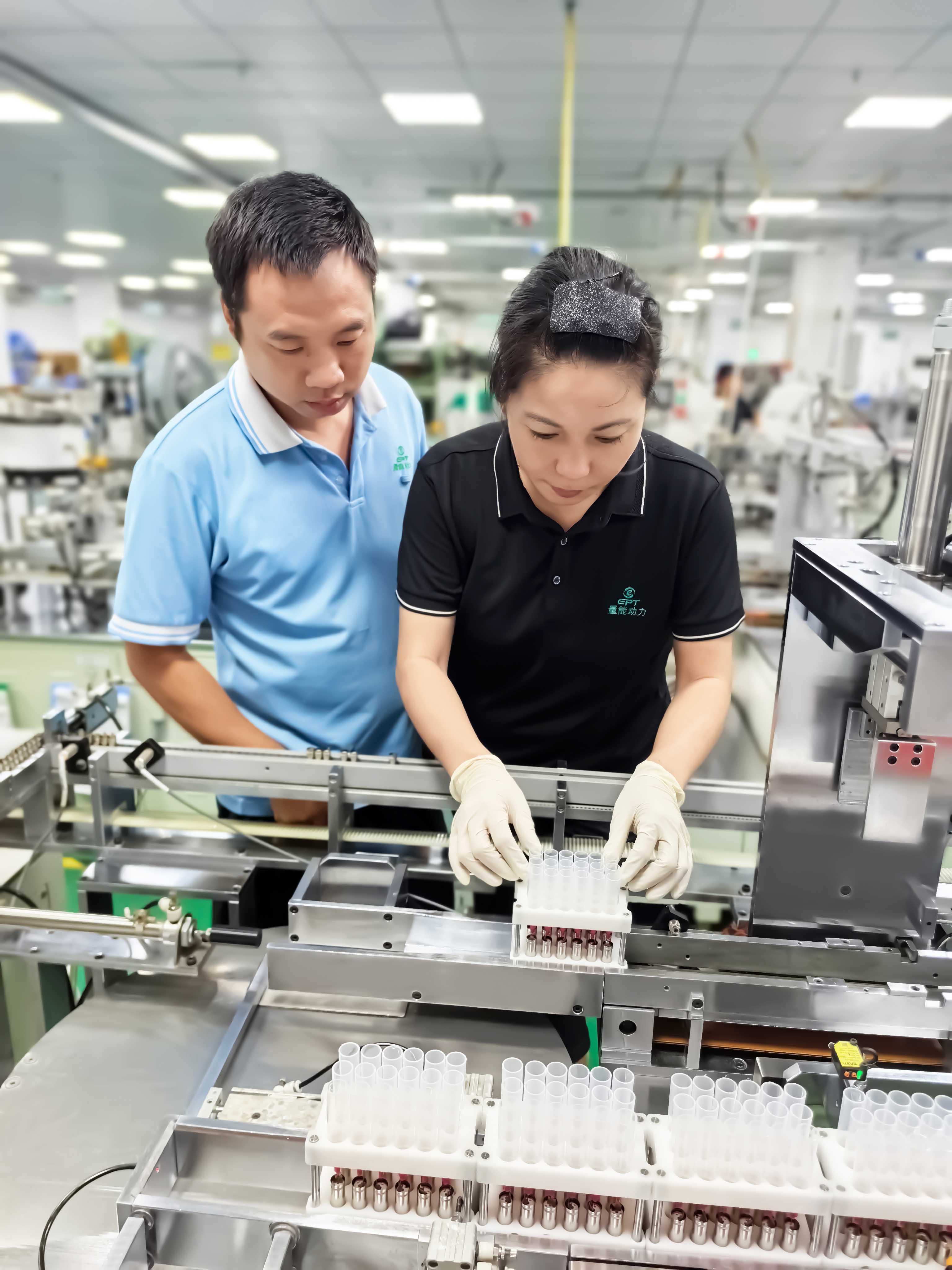 電池工人 電池工人