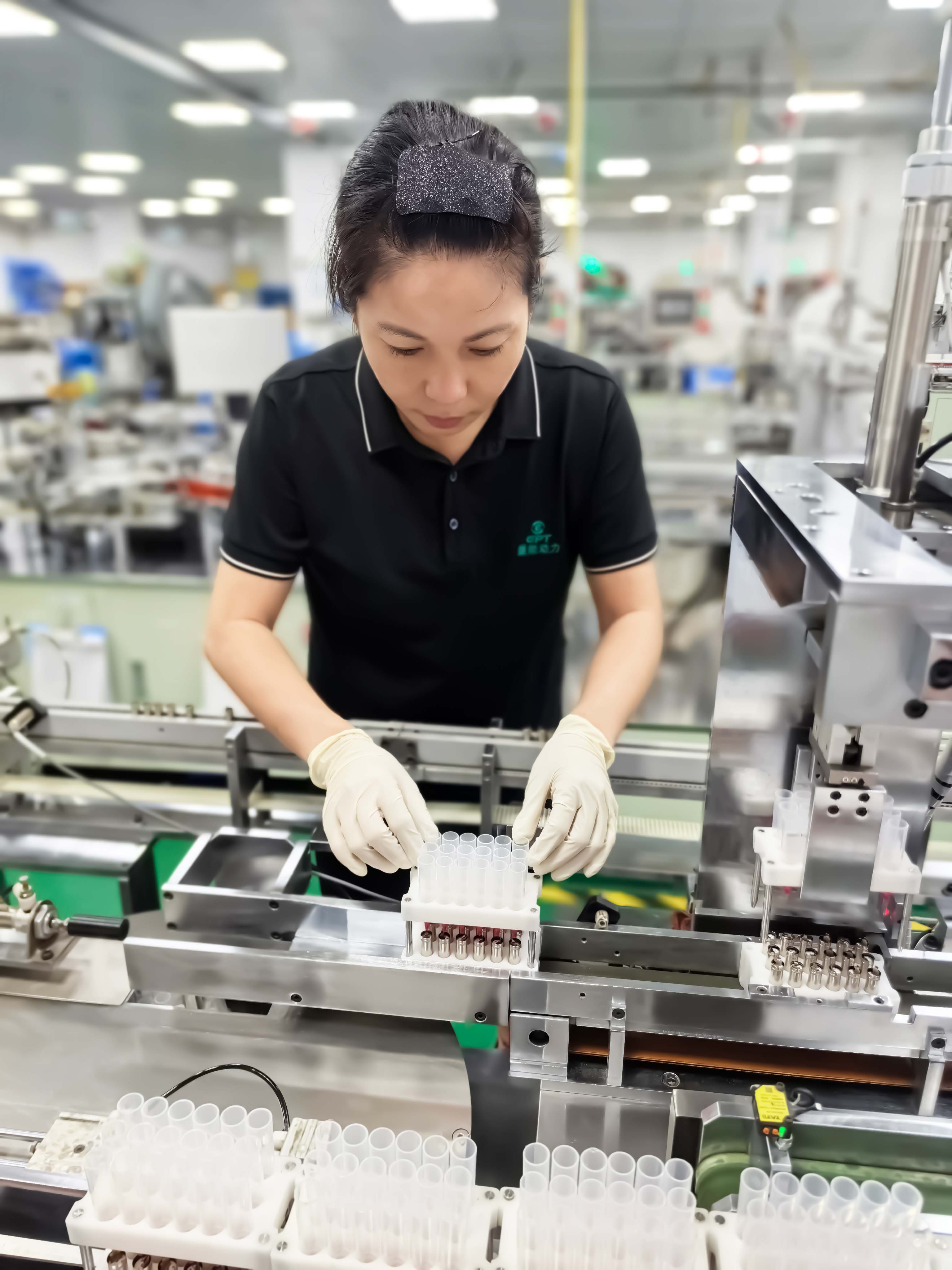 謝琴電池工人 謝琴電池工人